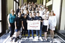 Ekipa ze Szkoły Podstawowej im. M. Konopnickiej w Suwałkach na rozdaniu nagród dla Finansoaktywnych