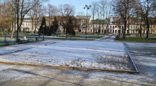 Sztuczne lodowisko znowu przed muszlą w Parku Konstytucji 3 Maja. Będziemy mieli dwie ślizgawki