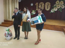 Delegacja Gminy Suwałki na Litwie. Upominki dla polskiej szkoły  