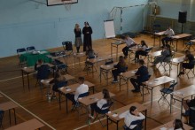 W poniedziałek Mały Książę, dziś królowa nauk. Drugi dzień egzaminu ośmioklasisty [zdjęcia]