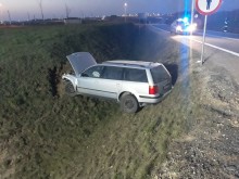 Gmina Raczki. Nietrzeźwy 17-latek zjechał do rowu [zdjęcia]