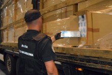 Gigantyczny przemyt w Budzisku. Białorusin estońskim tirem przewoził pół miliona paczek papierosów