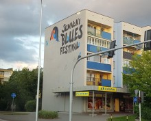 Andrzej Pągowski powalczył o stronę artystyczną. Bluesman na bloku zamalowany, mural jeszcze raz