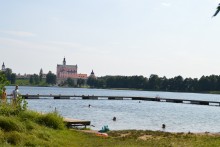 Kraina jezior, a nie ma gdzie się wykąpać. Tylko jedno legalne kąpielisko – zalew Arkadia