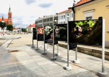 Wystawa Michała Hellera przed Suwalskim Ośrodkiem Kultury