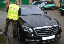 Poćkuny. Niemiec z poszukiwaną listem gończym Rosjanką w luksusowym mercedesie, tyle że skradzionym