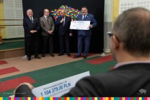 Wiżajny.  Czek od marszałka na 1,6 miliona złotych