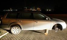 Suwałki. Ukradli koła, gdy właściciel auta był w pracy