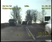 Zawodowi kierowcy urządzili wyścig na krajowej Ósemce. Obaj stracili prawo jazdy