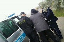 Suwałki. Starszy, niepełnosprawny mężczyzna uratowany przed wychłodzeniem