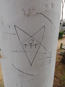 Sejny. Popisała zabytkowy pomnik i kapliczkę