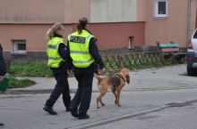 Policyjne psy z Niemiec szukają sprawcy zabójstwa w Olecku [zdjęcia]