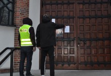 Popisał drzwi kościoła. Grozi mu 5 lat więzienia