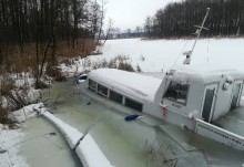 Tryton zatonął. Czy ktoś może pomóc wydobyć papieski statek spod wody? [zdjęcia]