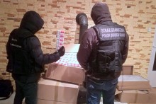 Wspólne kontrole KAS i Straży Granicznej. Kontrabanda w samochodzie i mieszkaniu