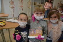 Budowa domu, skóry i zabawa w CSI. Po kolejnych zajęciach Uniwersytetu Dziecięcego [zdjęcia]