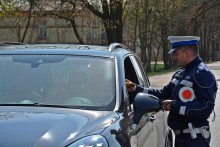 Skontrolowali tysiąc kierowców. Pięciu z nich straciło prawo jazdy. Policjanci podsumowali majówkę