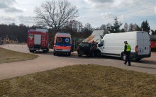 Wypadek w Gibach. Pijany kierowca wymusił pierwszeństwo
