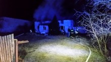 Pożar w Raczkach. Dwaj mężczyźni poszkodowani