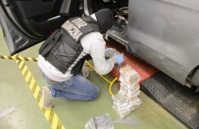 Wiżajny. Rosjanin w podwójnej podłodze przewoził haszysz wartości ponad 4 mln zł  [wideo i zdjęcia]