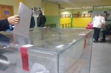 Wybory parlamentarne. Według sondażu, pięć ugrupowań w Sejmie, PiS nadal z samodzielną władzą