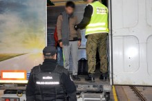 Budzisko. Wietnamczycy między płytami sklejki