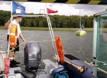 Trudne warunki na Wigrach. Policjanci i WOPR-owcy ratowali cztery osoby [zdjęcia]