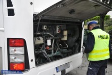 Sejny. Policjanci zatrzymali dwa niesprawne autokary. Miały wieźć dzieci do Zakopanego