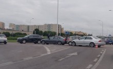 Niekończące się kolizje na skrzyżowaniu za Kauflandem. Tym razem karambol z udziałem policyjnego bmw