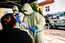 Zakażeni koronawirusem w Polsce zaludniliby miasto wielkości Augustowa. Jest ich ponad 30 tysięcy