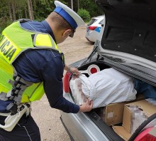 Dubowo. Kontrabandę przewoził w bagażniku