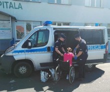 Suwałki. Agresywna 28-latka. Przyłożyła nóż do szyi