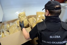 Przemycany tytoń zamiast bombki choinkowej. Przydał się mobliny skaner 