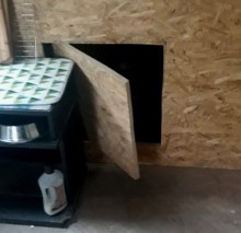 Drukarz - fałszerz przed Strażą Graniczną schował się w skrytce w ścianie