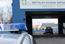 Suwalska policja pilotowała ze Starego Folwarku dziewczynki, które połknęły żrącą substancję