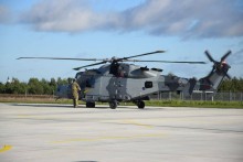 Na suwalskim lotnisku tankowały wojskowe helikoptery [zdjęcia]