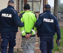 Suwalscy policjanci zatrzymali pięcioro poszukiwanych, w tym 14-latkę
