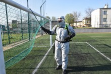 OSiR dezynfekuje przyszkolne Orliki. Prace potrwają do czwartku [zdjęcia]