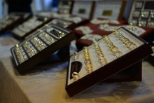 Premier zachęca do wizyt w barach i hotelach, branża ślubna apeluje. Nowe zakażenia w Białymstoku