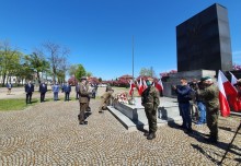 75. rocznica zakończenia II wojny światowej. Kwiaty pod Pomnikiem Żołnierzy Września [zdjęcia]