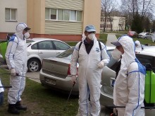 Łoździeje na Litwie.  Dezynfekcja klatek schodowych