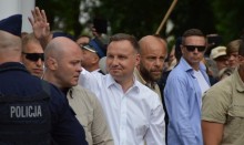 W kraju przybyło 13 628 zakażonych, wśród nich prezydent Andrzej Duda. W Suwałkach inna liczba