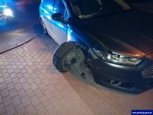 Gołdap. Kobieta omijała kota, uderzyła w zaparkowany samochód