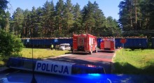 Zderzenie samochodu z pociągiem koło Nowinki. Dwie osoby w szpitalu