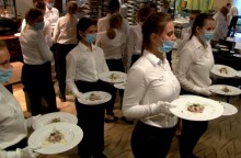 Uczta Mistrzów w Hotelu Loft w Suwałkach. Charytatywna kolacja dla Hani [wideo]