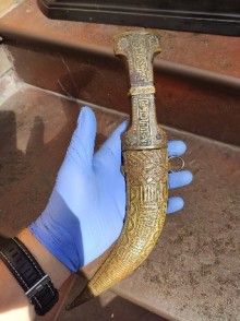 Zabytkowy kindżał, figurki, ikony i broń. Cenne przedmioty historyczne odzyskane przez służby [foto]