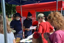 Aby wakacje minęły bezpiecznie. Policjanci odwiedzają miejsca wypoczynku [zdjęcia]