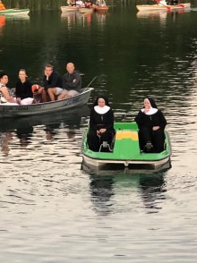 Uroczystości Wniebowzięcia w Studzienicznej. Wierni wzięli udział w różańcu na wodzie [zdjęcia]