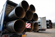 Gazociąg Polska - Litwa. Półtora tysiąca ciężarówek wiezie rury z Katowic na Litwę