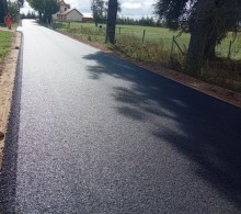 Gmina Bakałarzewo. Asfaltowa droga w Podwólczance